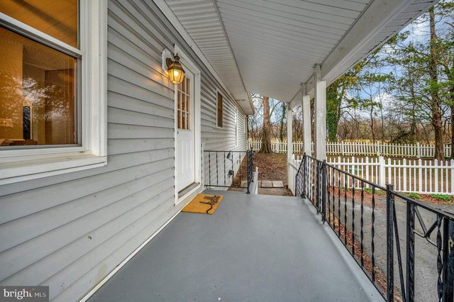 522 WHITE OAK RD, Fredericksburg, VA 22405