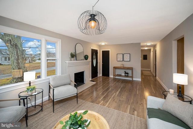 522 WHITE OAK RD, Fredericksburg, VA 22405