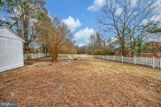 522 WHITE OAK RD, Fredericksburg, VA 22405