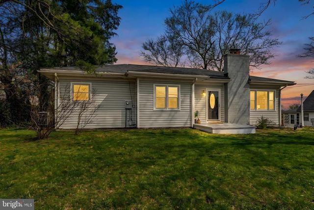 522 WHITE OAK RD, Fredericksburg, VA 22405