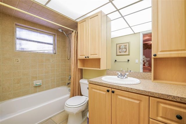 2951 NW 46th Avenue 310, Lauderdale Lakes, FL 33313