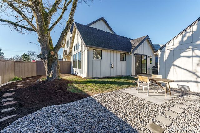 800 E 37th Street, Vancouver, WA 98663