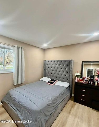 3305 Chinquapin Ln, Louisville, KY 40219