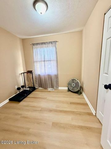 3305 Chinquapin Ln, Louisville, KY 40219