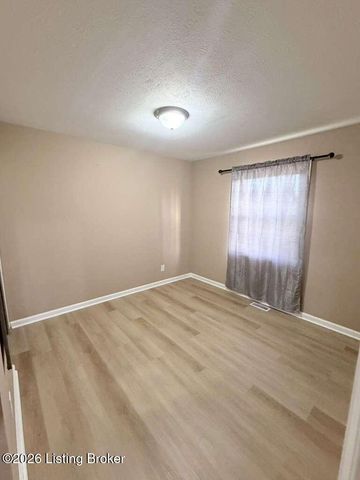 3305 Chinquapin Ln, Louisville, KY 40219