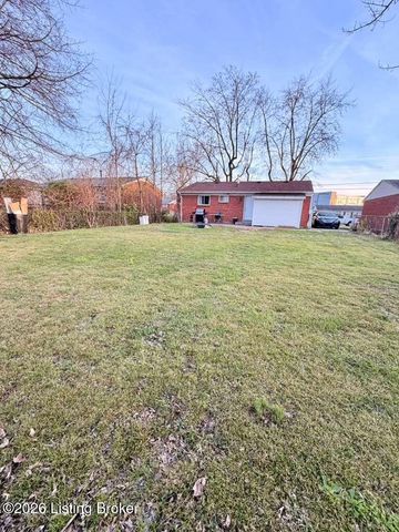 3305 Chinquapin Ln, Louisville, KY 40219