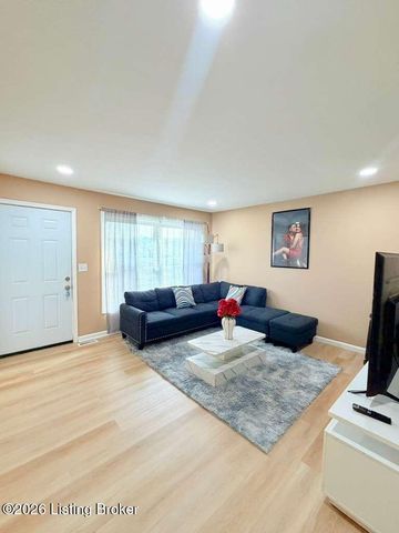 3305 Chinquapin Ln, Louisville, KY 40219