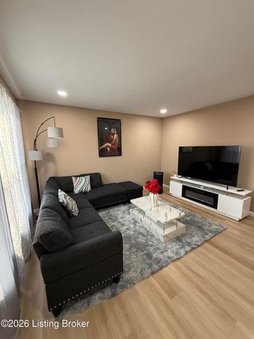 3305 Chinquapin Ln, Louisville, KY 40219