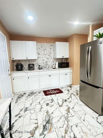 3305 Chinquapin Ln, Louisville, KY 40219