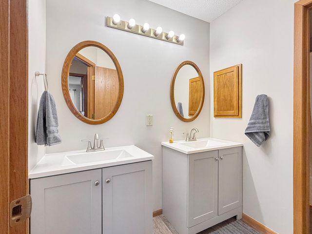 7624 157th Street W 104, Apple Valley, MN 55124