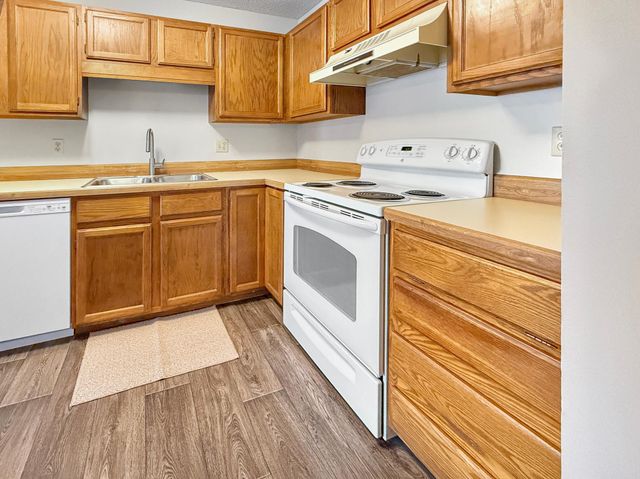 7624 157th Street W 104, Apple Valley, MN 55124