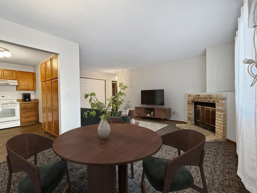 7624 157th Street W 104, Apple Valley, MN 55124