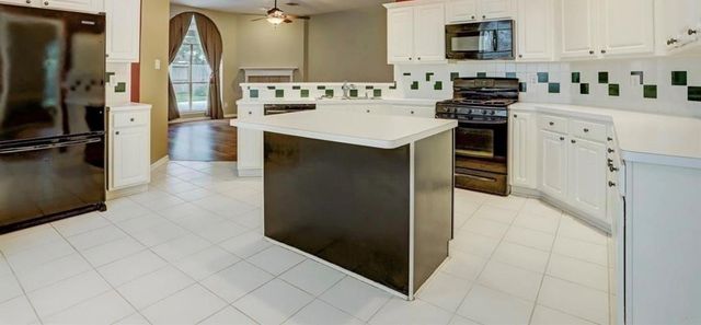 902 Norfolk Drive, Pearland, TX 77584