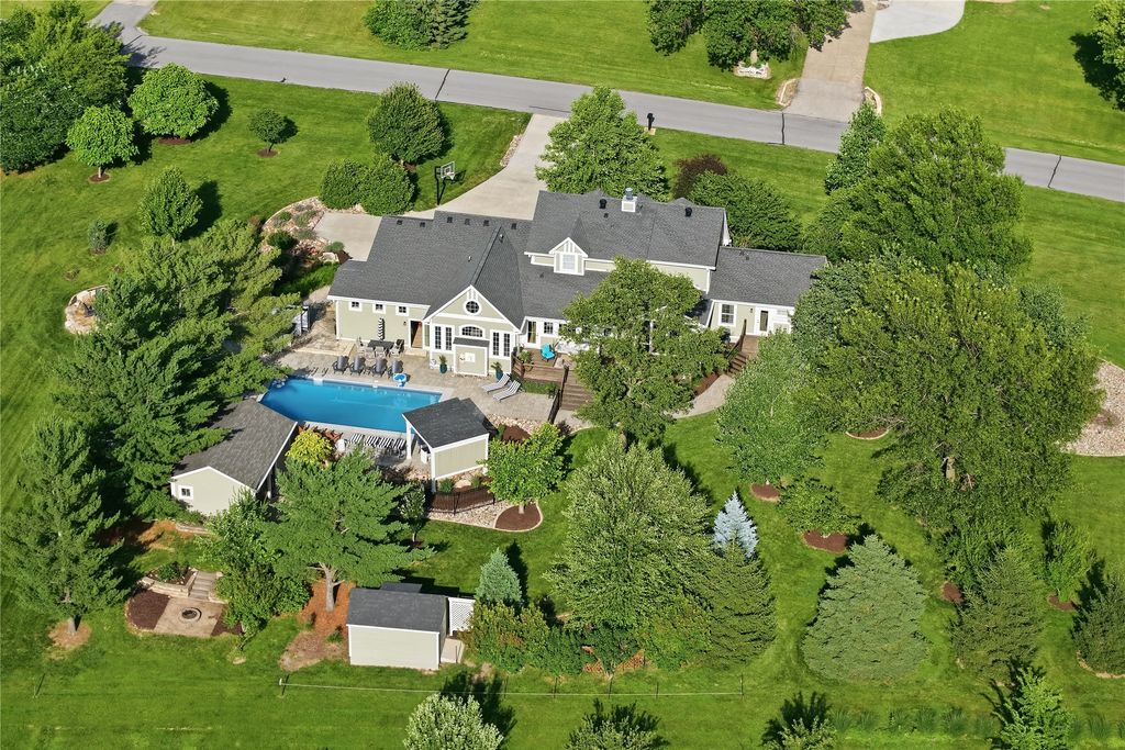 33205 Fox Creek Drive, Waukee, IA 50263