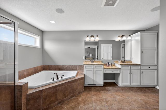 3671 Pointe Pass NW, Prior Lake, MN 55372
