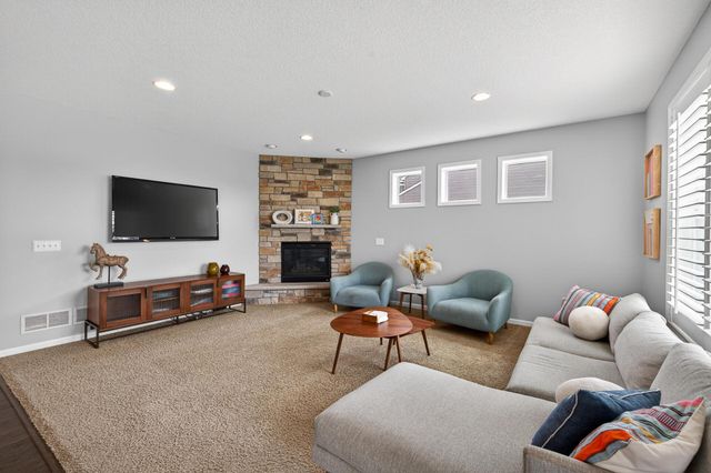 3671 Pointe Pass NW, Prior Lake, MN 55372