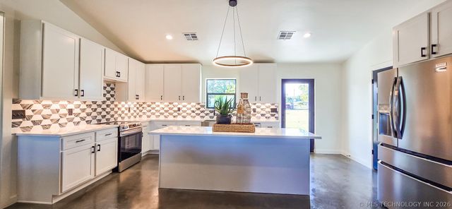 8464 Reagan Drive, Eufaula, OK 74432