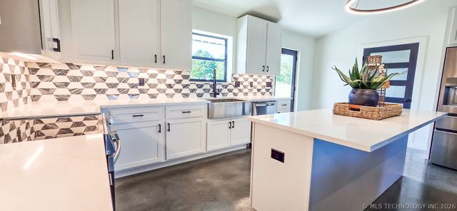 8464 Reagan Drive, Eufaula, OK 74432