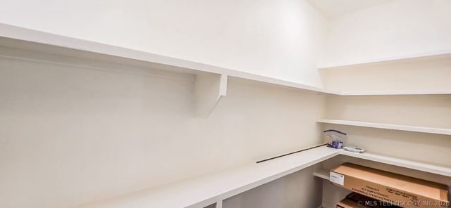 8464 Reagan Drive, Eufaula, OK 74432