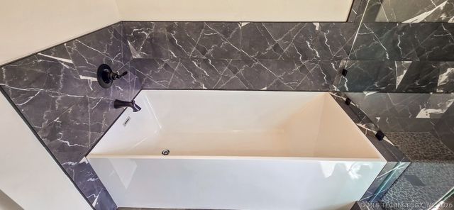 8464 Reagan Drive, Eufaula, OK 74432