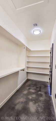 8464 Reagan Drive, Eufaula, OK 74432