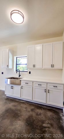 8464 Reagan Drive, Eufaula, OK 74432