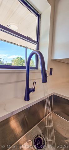 8464 Reagan Drive, Eufaula, OK 74432