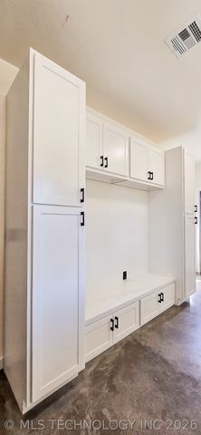 8464 Reagan Drive, Eufaula, OK 74432