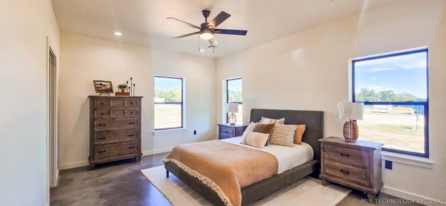 8464 Reagan Drive, Eufaula, OK 74432