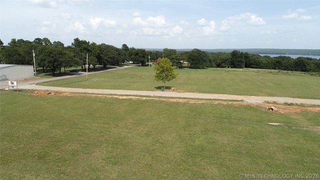 8464 Reagan Drive, Eufaula, OK 74432