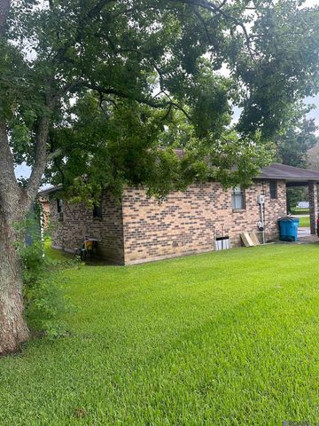8542 Bayou Run Dr, New Roads, LA 70760