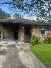 8542 Bayou Run Dr, New Roads, LA 70760