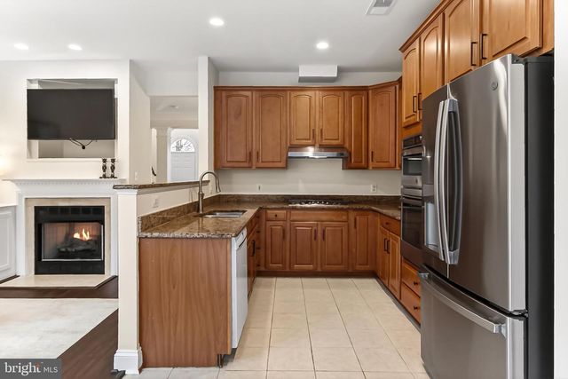 301 HILLWOOD AVE, Falls Church, VA 22046