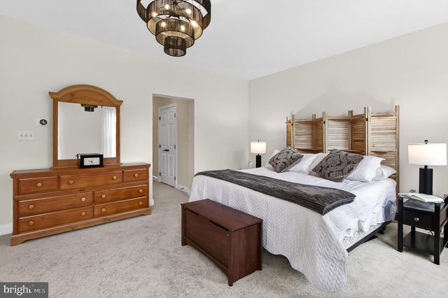 301 HILLWOOD AVE, Falls Church, VA 22046