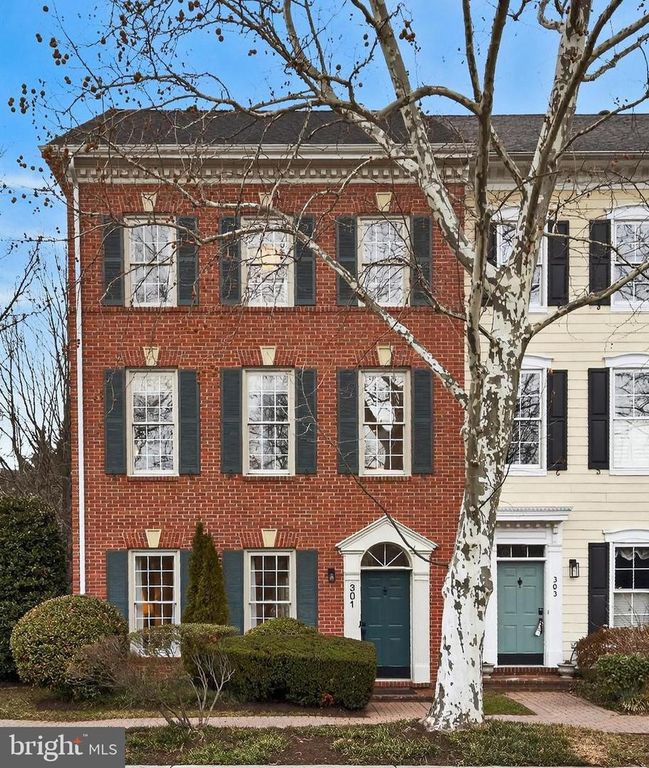 301 HILLWOOD AVE, Falls Church, VA 22046