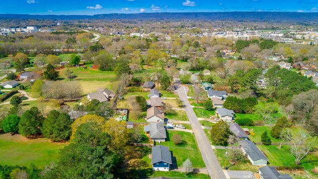 2410 Sunset Strip Street, Hixson, TN 37343