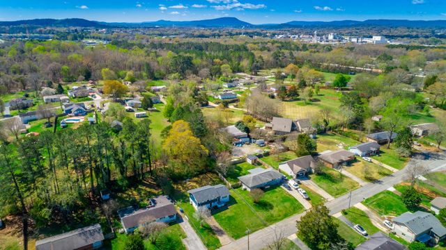 2410 Sunset Strip Street, Hixson, TN 37343