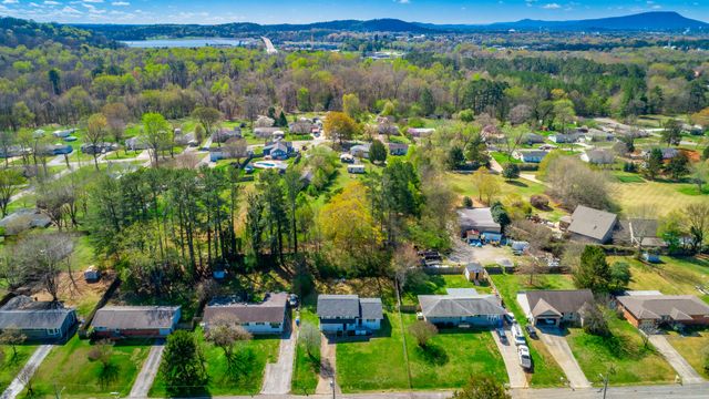 2410 Sunset Strip Street, Hixson, TN 37343
