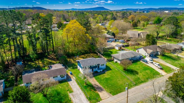 2410 Sunset Strip Street, Hixson, TN 37343