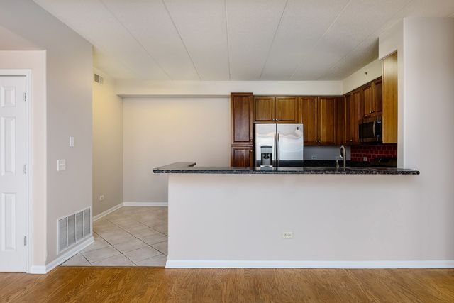 1715 Pavilion Way 307, Park Ridge, IL 60068