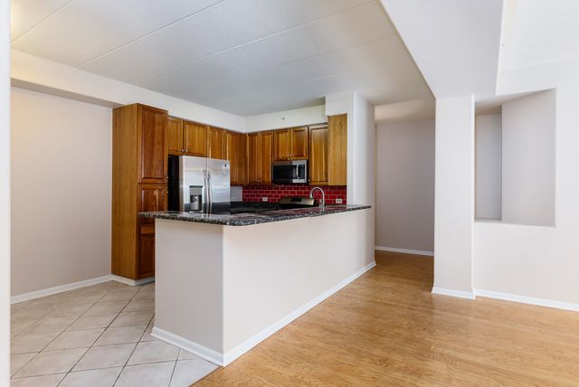 1715 Pavilion Way 307, Park Ridge, IL 60068