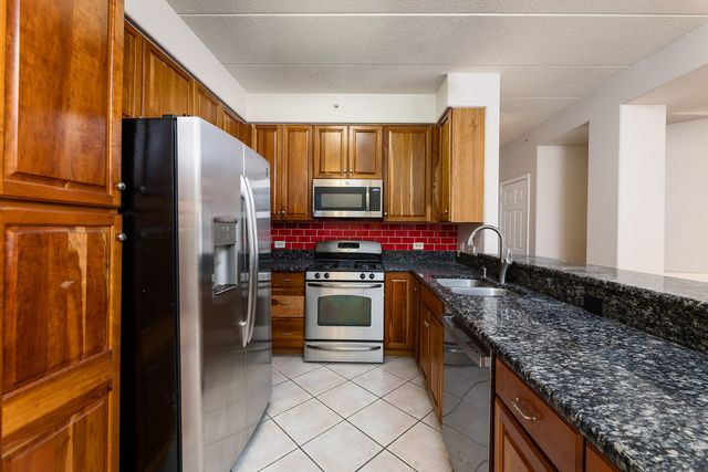 1715 Pavilion Way 307, Park Ridge, IL 60068