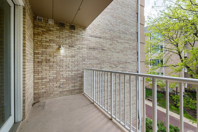 1715 Pavilion Way 307, Park Ridge, IL 60068