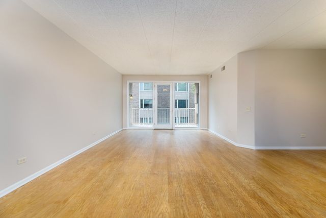 1715 Pavilion Way 307, Park Ridge, IL 60068