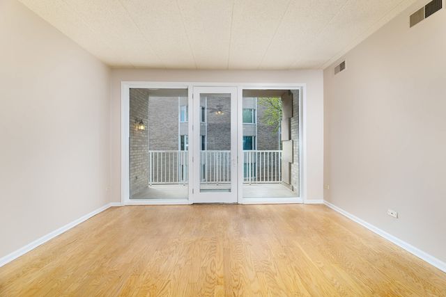 1715 Pavilion Way 307, Park Ridge, IL 60068