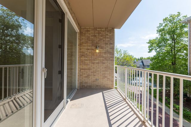 1715 Pavilion Way 307, Park Ridge, IL 60068