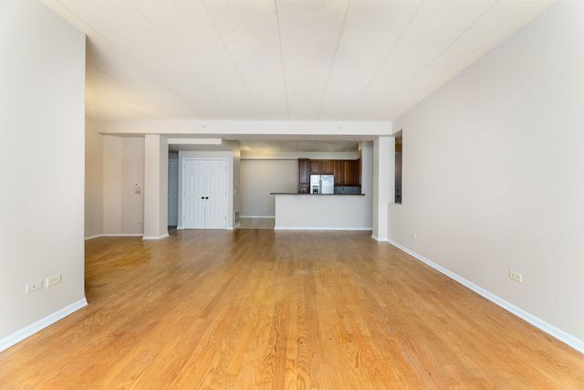 1715 Pavilion Way 307, Park Ridge, IL 60068