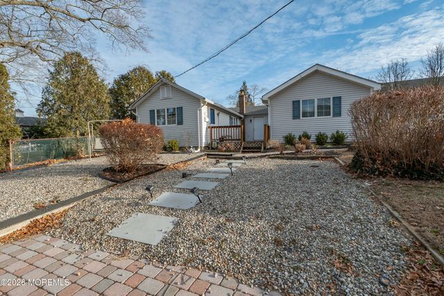12 Parmly Street, Rumson, NJ 07760
