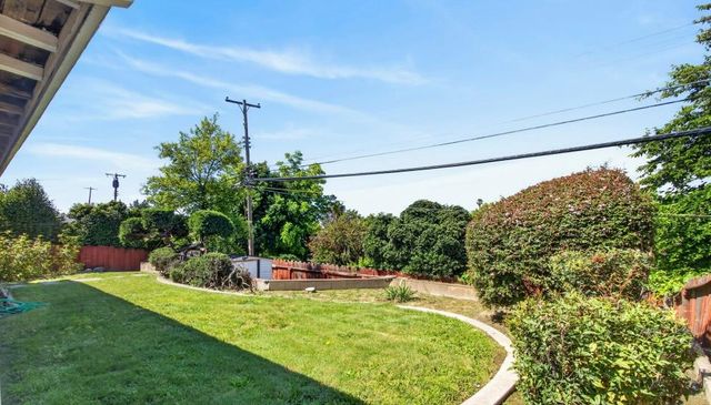 6717 Whitsett Dr, North Highlands, CA 95660