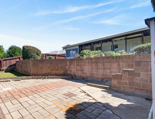 6717 Whitsett Dr, North Highlands, CA 95660